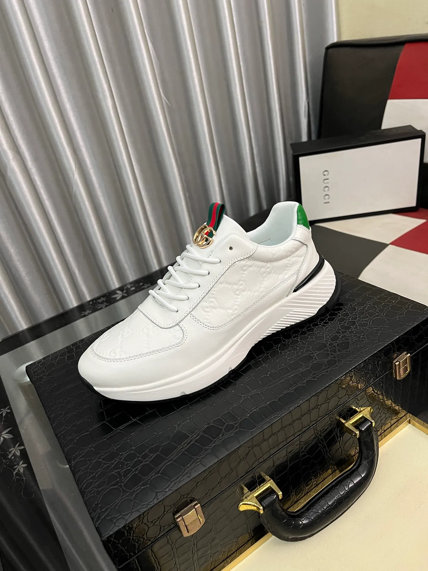 Men's shoes 💰458⌚️⌚️ (GUCCI) Gucci official website men's casual shoes synchronization style, the upper is made of cowhide with imported new brand elements Gucci, showing a good atmosphere, simple design and slip-on style, super versatile, 🐑 leather lining, air-cushion rubber outsole, size 38-442️⃣ colors available
